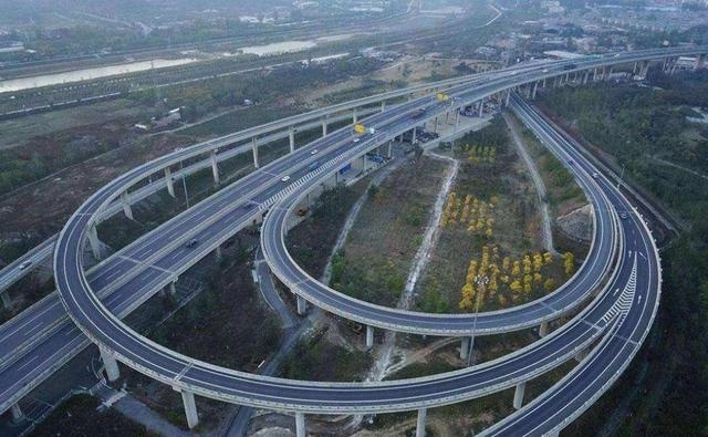 长假返程：长途行车2小时以上，牢记这几点，危急时刻能保命