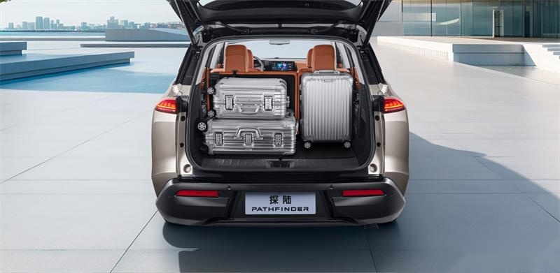探陆PATHFINDER 6座大家庭旗舰SUV