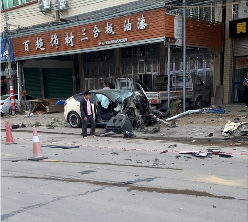 又一次疑似“刹车失灵”，是该信车主还是该信特斯拉？