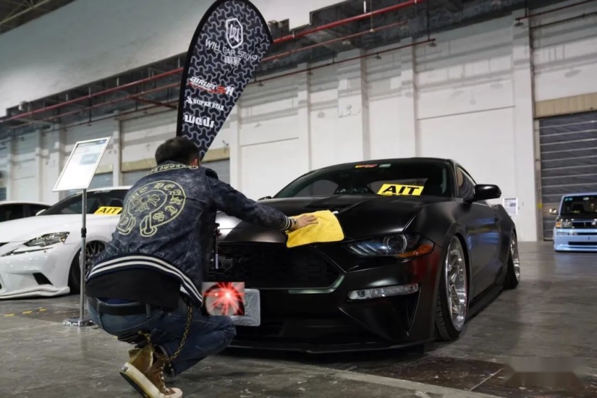 美式肌肉车Mustang也玩低趴姿态，因为改的太帅被各种举报？