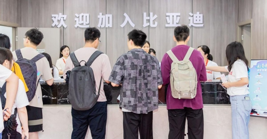 逆势狂招超3万应届生，比亚迪图什么？