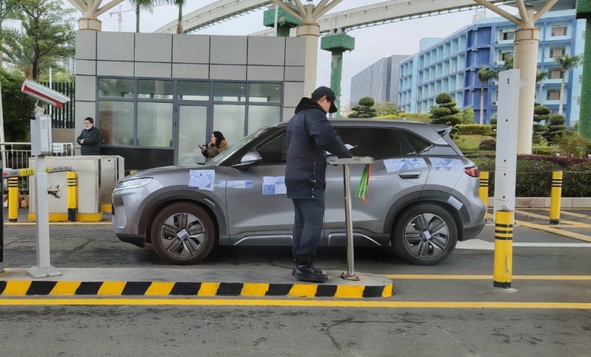 401km续航12万起？比亚迪元UP提车价曝光，可选“果敢粉”配色