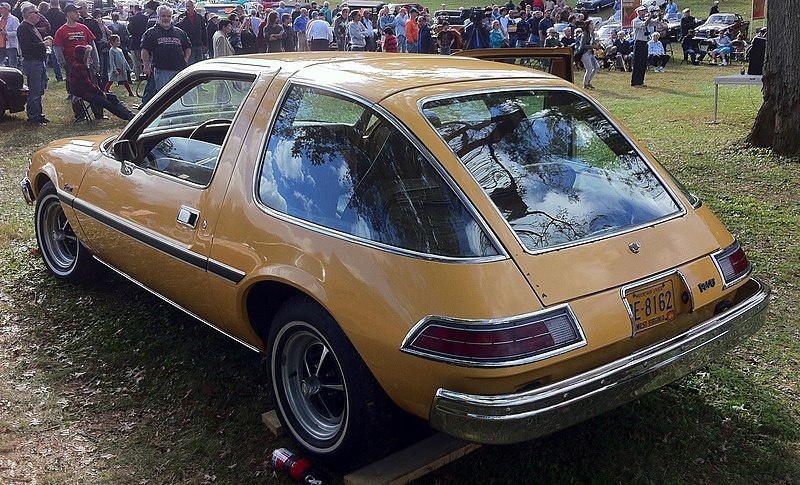 美国首款采用驾驶室前倾概念的现代量产车-AMC Pacer
