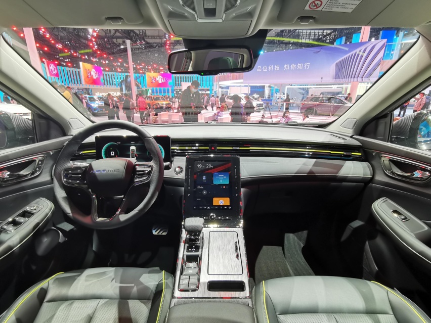 2021上海车展实拍：新款上汽荣威RX5 PLUS