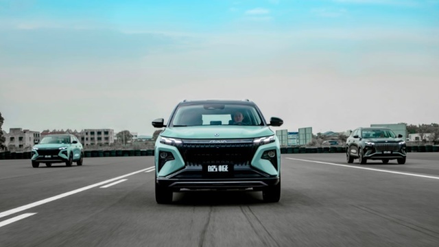 油耗4.8L/100公里,混动新兵东风风神皓极开起来还挺爽?