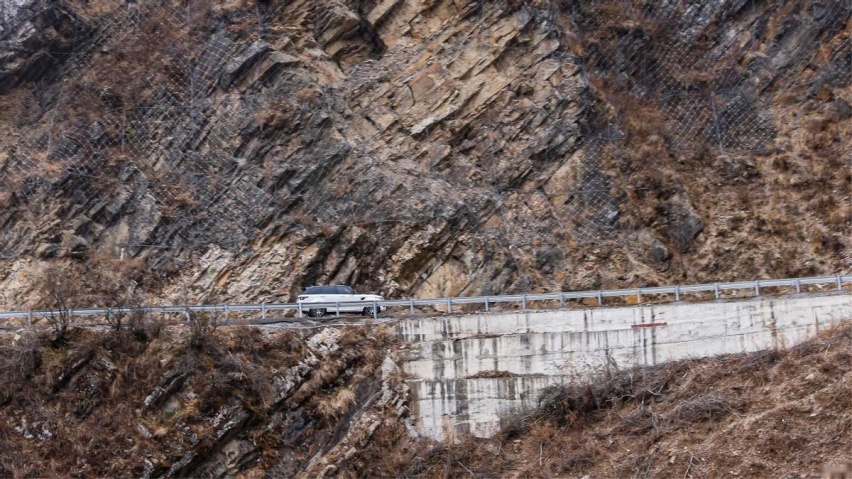 全新一代揽胜运动版自驾川西牛背山，我就是318上最靓的仔