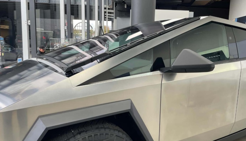 特斯拉Cybertruck量产版详细信息，首批交付10台，无车漆车身