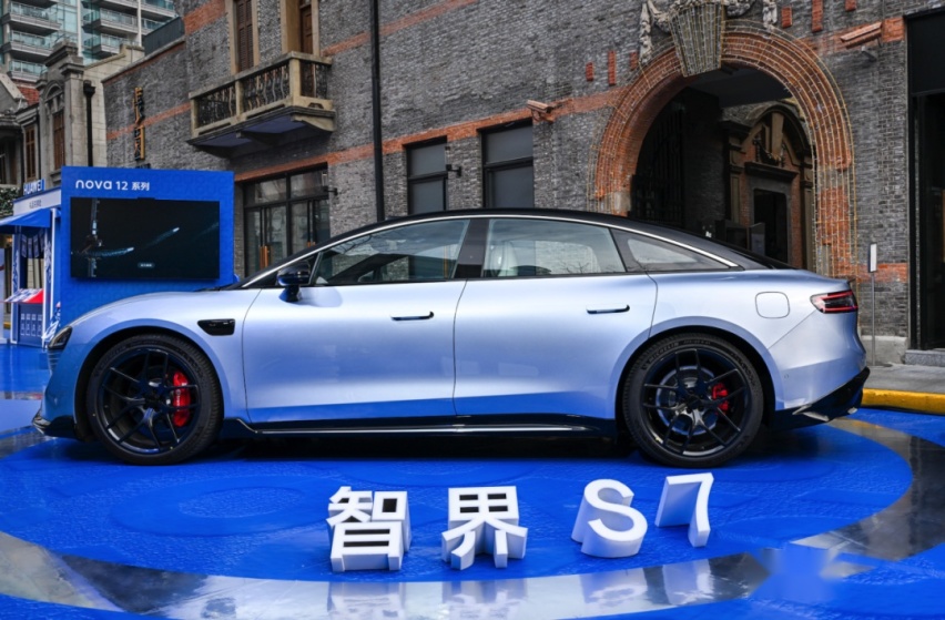 2024年，问界的最大对手是谁？