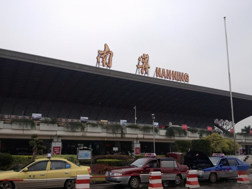 南宁吴圩机场停车过夜多少钱，南宁吴圩国际机场停车场收费标准