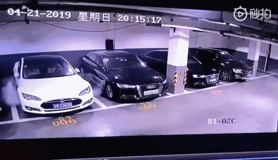 电动车自燃之后，新能源汽车发展是该因噎废食还是继续往前？