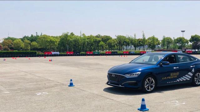 比思域、菲斯塔更好开!试驾2019款名爵6新能源