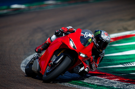 杜卡迪Panigale V4中国首秀，引领高性能摩托新方向