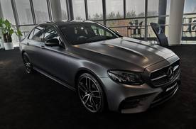 奔驰又成功了！这车比A6L还炫酷，2.0T四驱，关键才52万