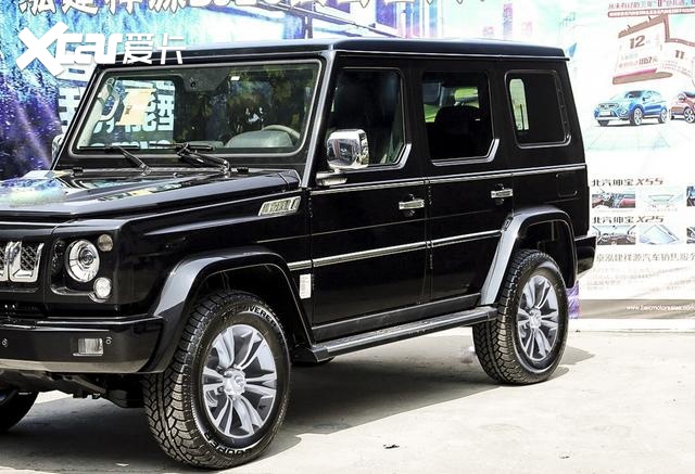 新款北京bj80亮相街头搭30tv6引擎开的起的奔驰