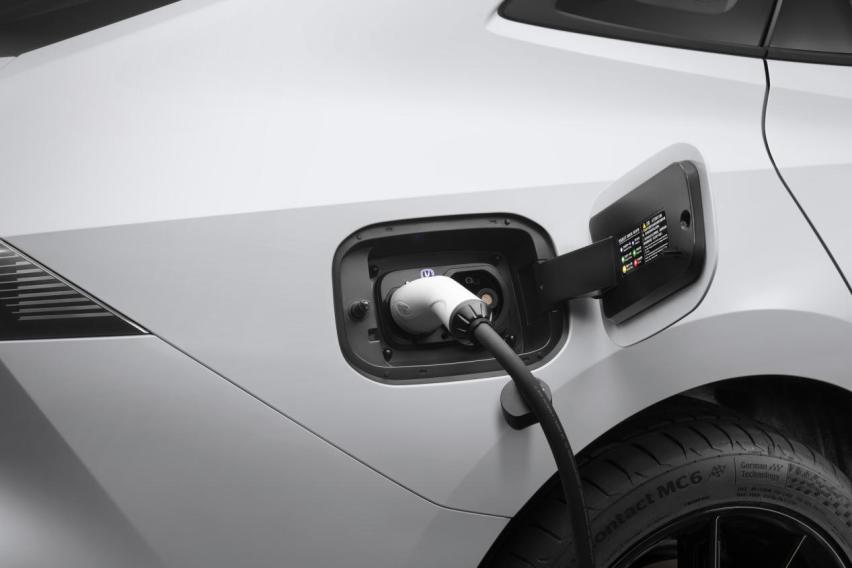 有力！省油！长安UNI-V 2.0T、UNI-V iDD重磅亮相重庆车