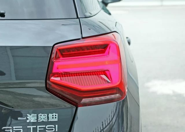 新款奥迪Q2L正式上市，入门版配置提升