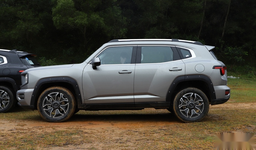 这辆“轻越野SUV”真带电，哈弗二代大狗真的做到了全面提升？