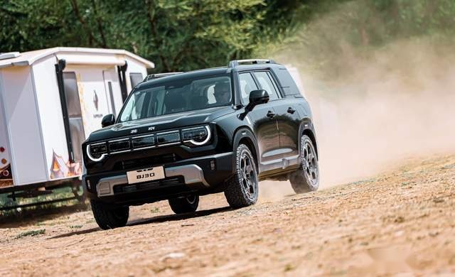“轻野”还能有多野？不充电的电四驱轻野SUV BJ30告诉你答案