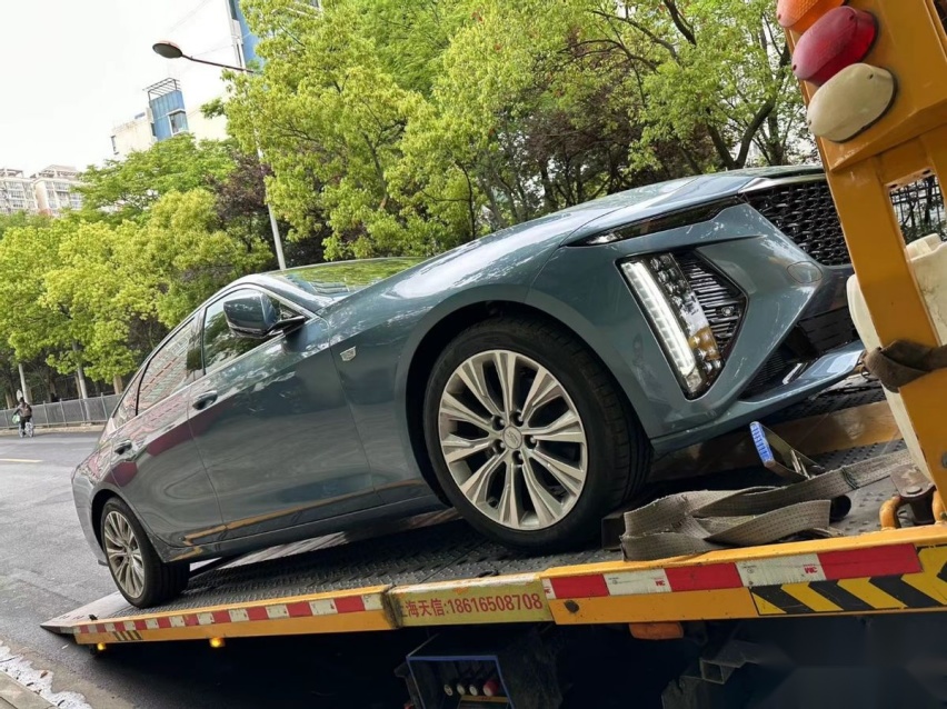 全新凯迪拉克CT6路透照流出，豪华车都这么卷了吗！
