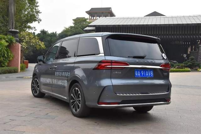 懂车之道试车：上汽荣威iMAX8，改变国产MPV的形象