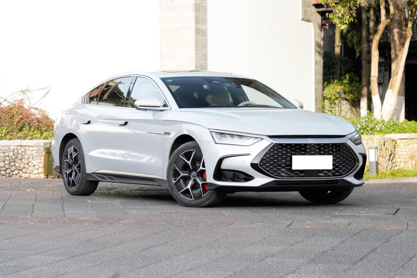 汉DM-i荣耀版对比雅阁e:PHEV，你更喜欢哪一款？