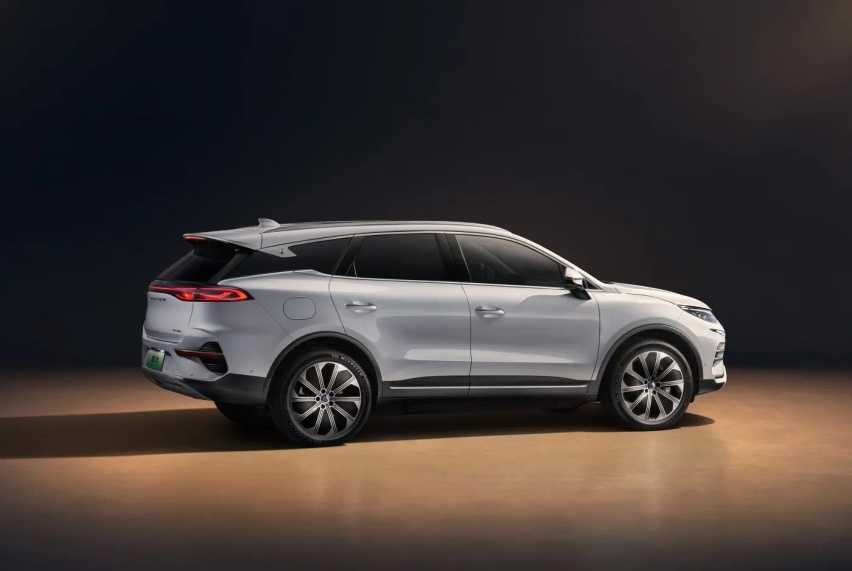 腾势N8正式发布 中型SUV 对标理想L8就看价格