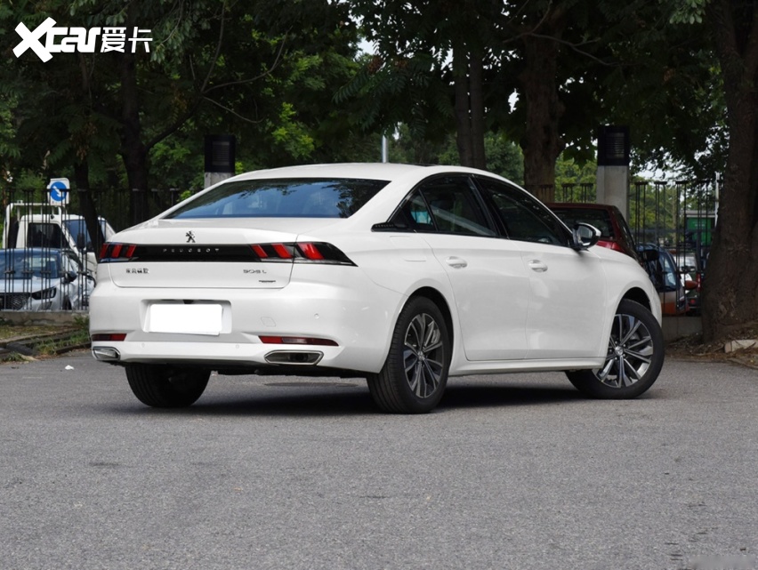 标致汽车也是拼了,车长4米8多配1.6t,直降3万,和卡罗拉抢市场