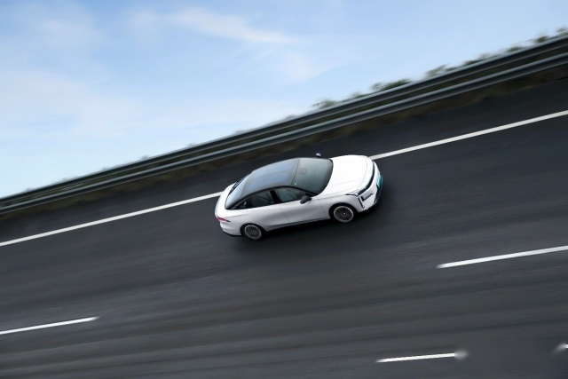 极速247km/h，紧急避险80km/h，银河L6成20万级“操控王