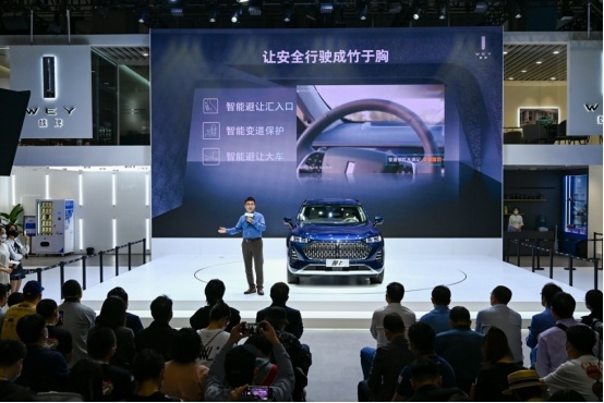 智能实力赶超豪华品牌，摩卡NOH智慧领航版售22.38万元