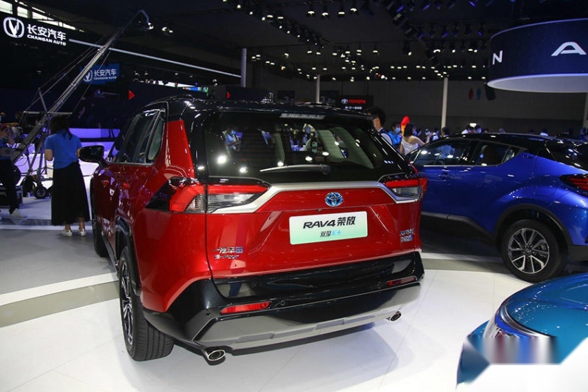 丰田RAV4荣放插电混动售24.88万起，三款车型哪款最值？