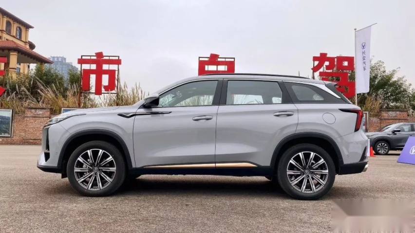 标配爱信8AT变速箱，第二代CS75PLUS正式预售，12.79万元起