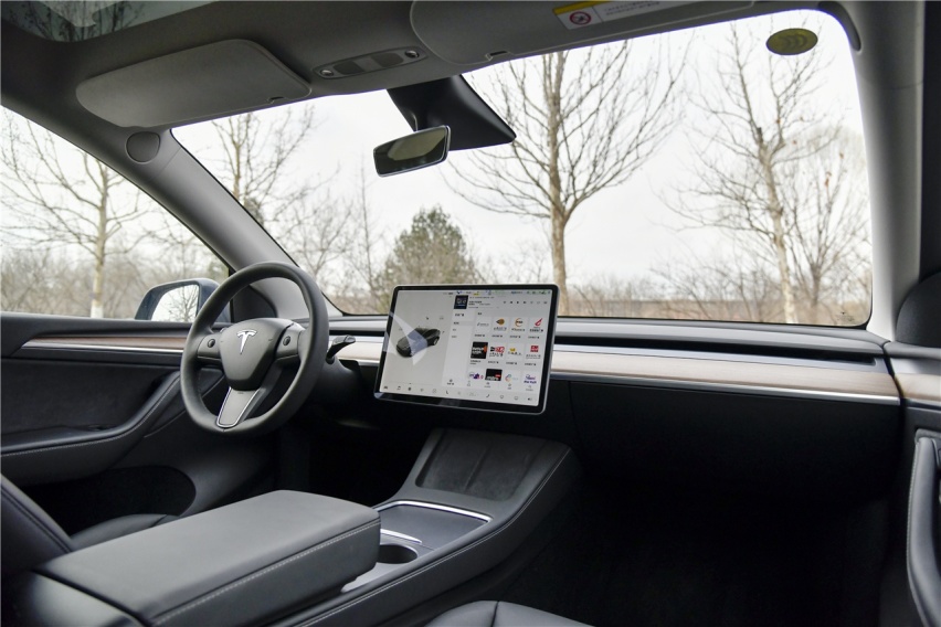 试驾国产特斯拉Model Y 向实用性倾斜 价格是真香