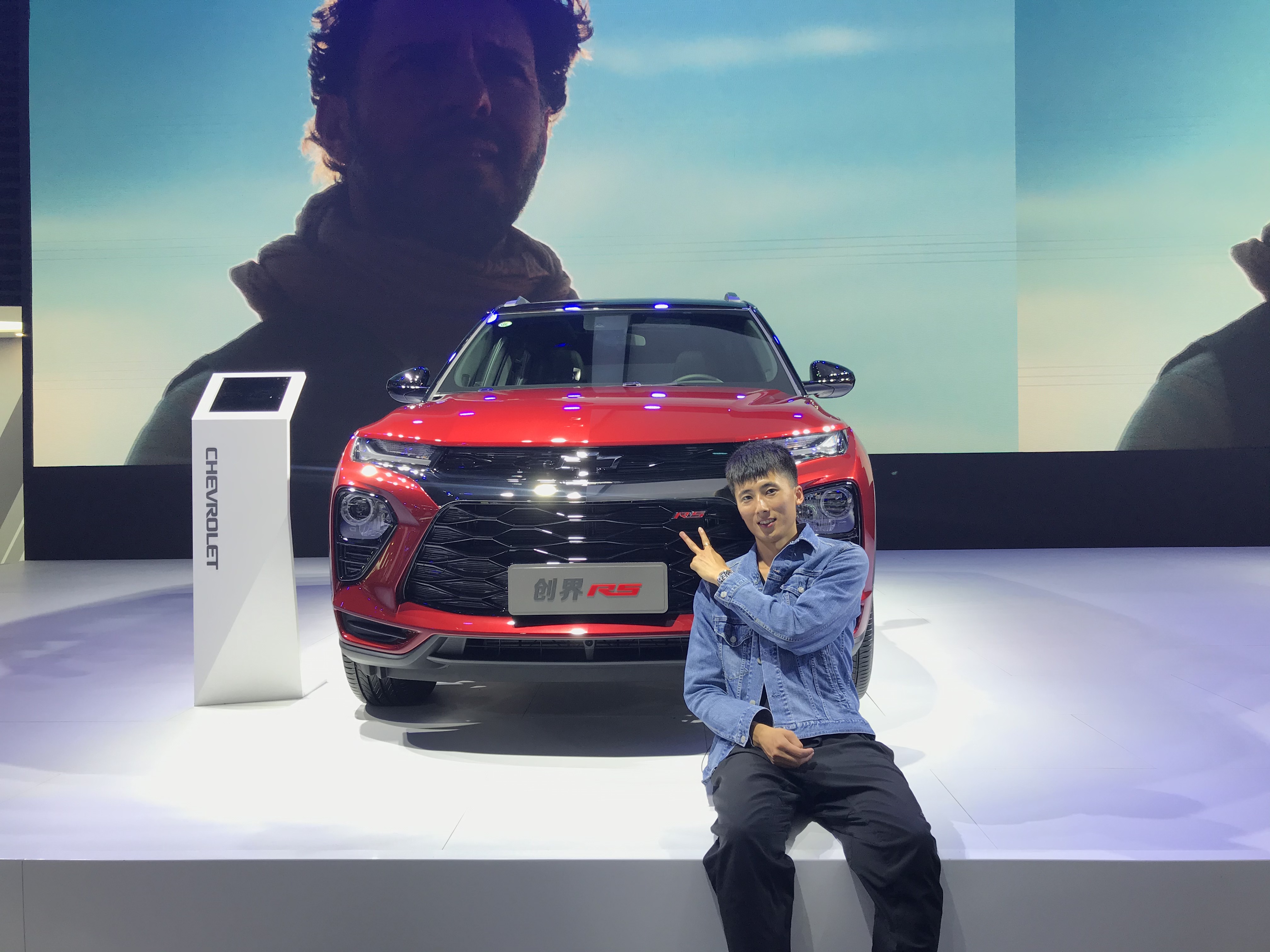 ��ʿ�I�Y���t�ۣ�ѩ���m����RS׃���o��SUV�����b��ͽ��