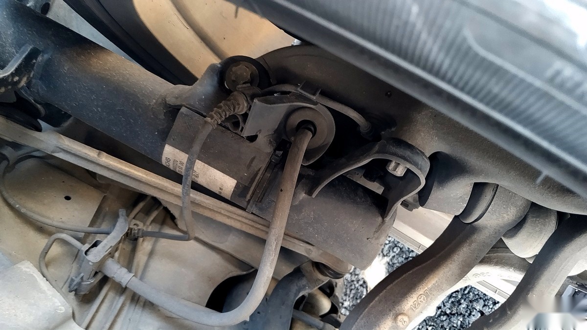 车主说车：进口奔驰减震轴第9年才漏油 算不算是种嘲讽？