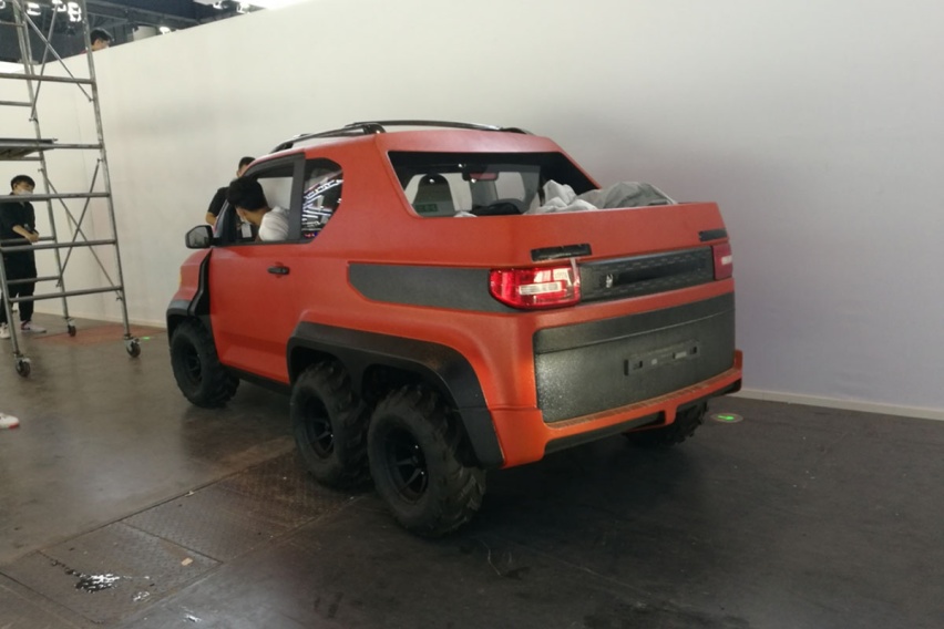 看似6x6，实则6x2，五菱宏光MINI EV六轮改装版