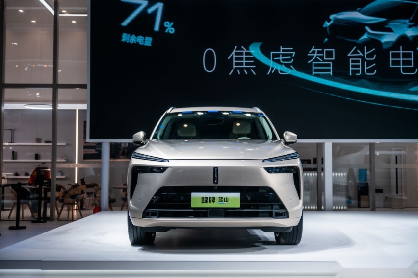 魏牌蓝山和理想L8两车横评 谁是中大型豪华SUV内卷王?
