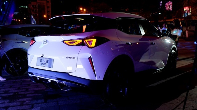 国民神车请靠边！看完这辆实用SUV，10万以下谁还买电车