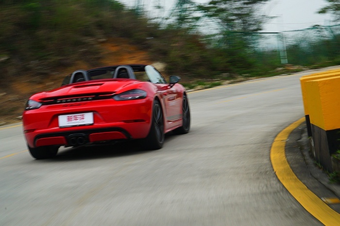 保时捷718 Boxster T首试：完美的操控，值了！