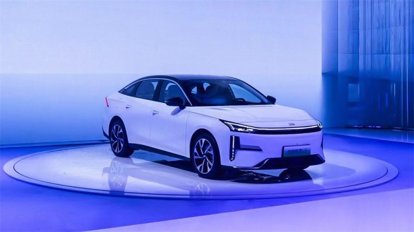 换个马甲赚名气，吉利银河L6预售价12.8万起，还真有点东西