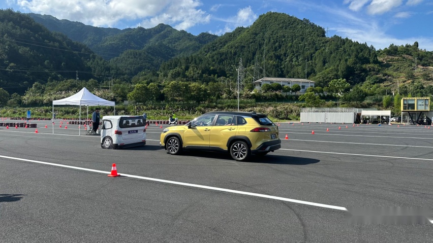 试驾锋兰达双擎 科技层面刮目相看 2.9L/100km油耗你敢信？