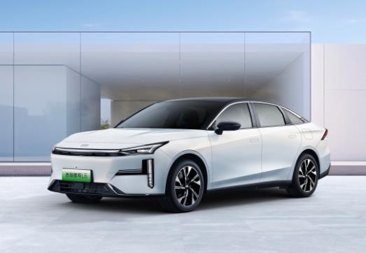 吉利银河L6：对标秦PLUS DM-i，拥有48km、105km续航