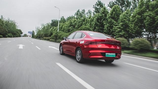 试驾秦PLUS DM-i，除了一箱油能跑1千公里，还有什么