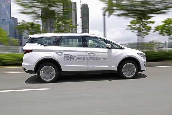 多方面领先同级别MPV 试驾吉利嘉际PHEV