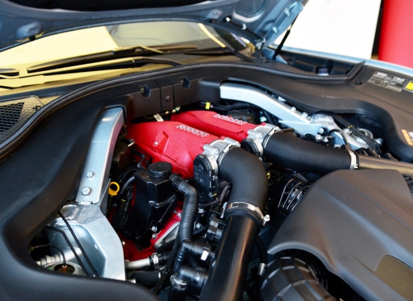 3.9T V8的数据绚丽夺目，法拉利的光环璀璨耀眼，Portofino