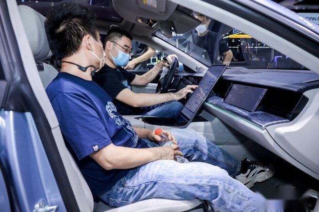年轻人的热血之选除了动力和“油耗 ” 这款车的配置可以打99分