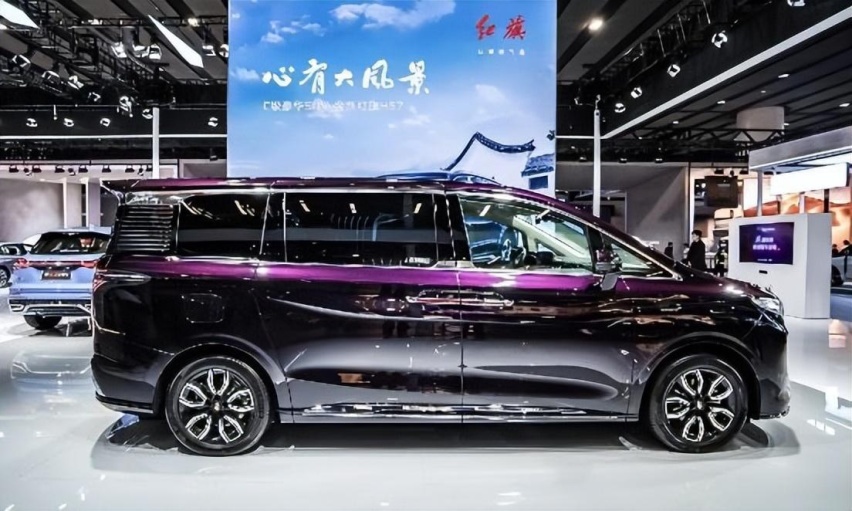 顶级豪华车、新能源车、节能车，你喜欢的款红旗展台都有