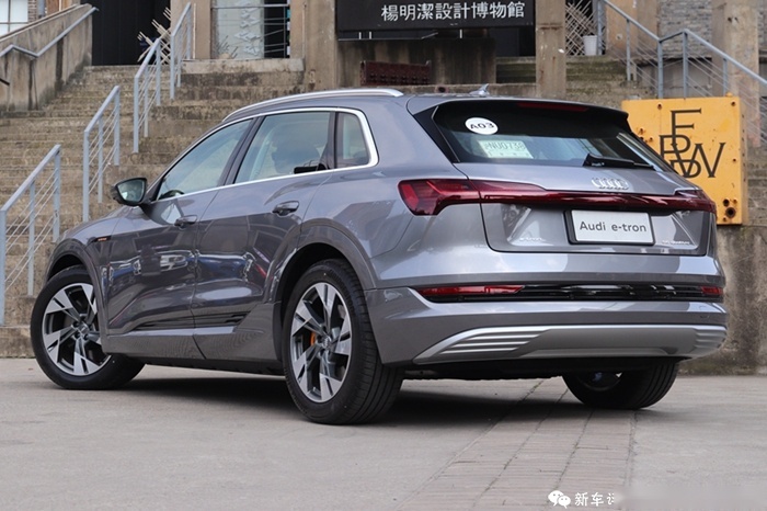 奥迪e-tron首试：不颠覆不革命，奥迪这么做电动车？！