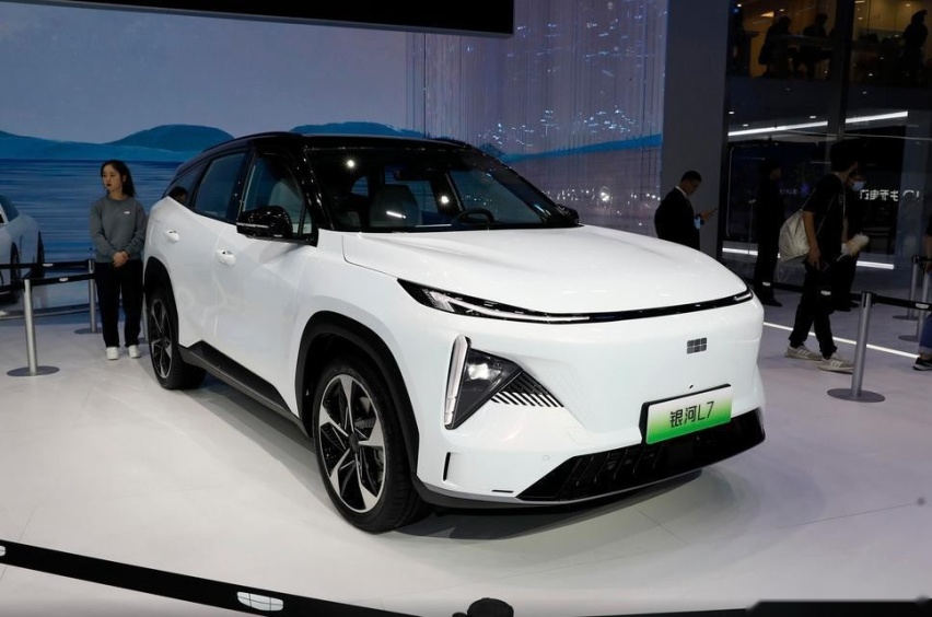 还不如直接定位中型SUV，对标探岳，红旗HS3：我错了？