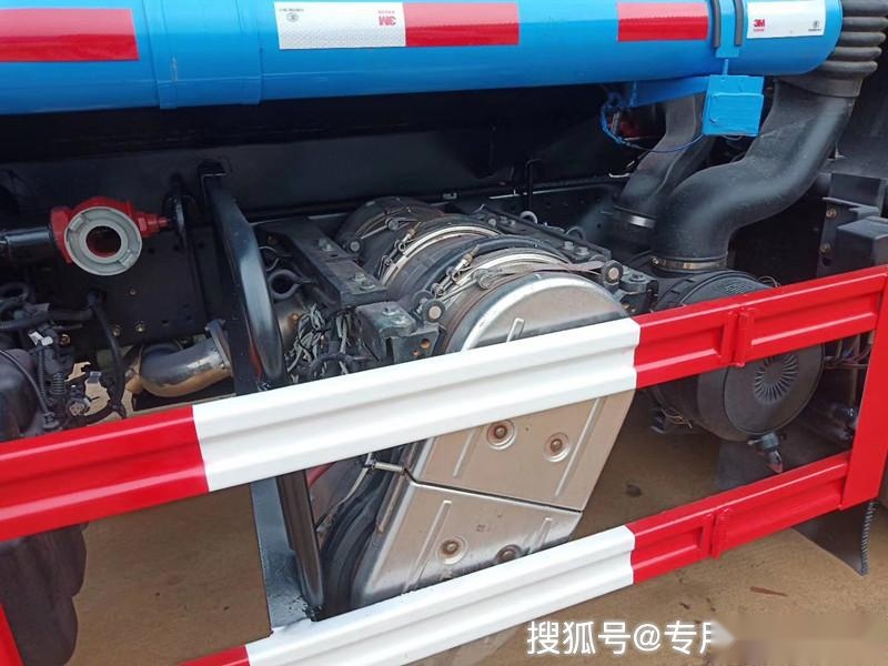 国六-15方东风D9洒水车厂家最新报价