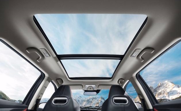 长安全新运动SUV，配双12.3英寸大屏与64色氛围灯，油耗最低6.7L